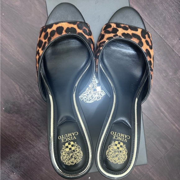 New in Box Vince Camuto Black and Brown CalfHair Leopard Mules - Picture 7 of 8